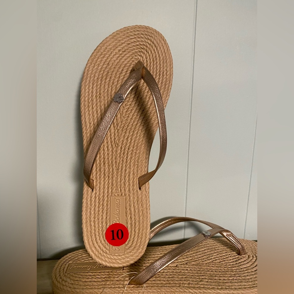 NWT Tommy Bahama Metallic Bronze Flip Flops size 10 - Picture 2 of 4